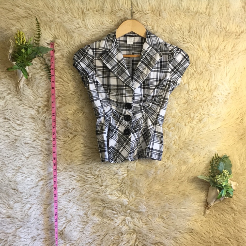 Toy Box Black and White Button-Up Blouse Small